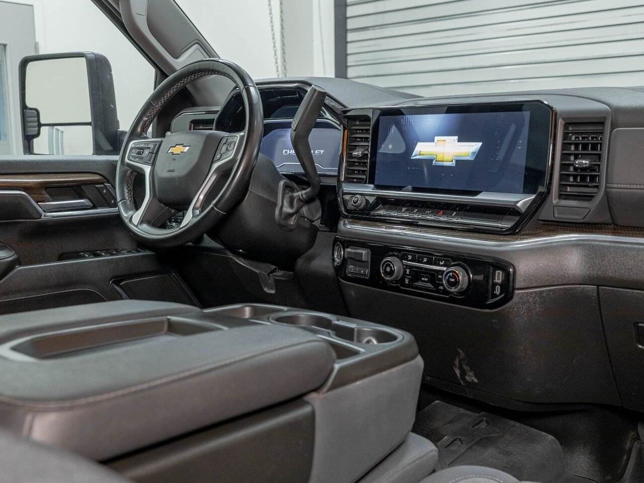Chevrolet Silverado 2500HD LT CREW 4X4 V8 DIESEL *NAV* CARPLAY *PNBV 9900 LB* 2024 Noir Saint-Jérôme - photo #28