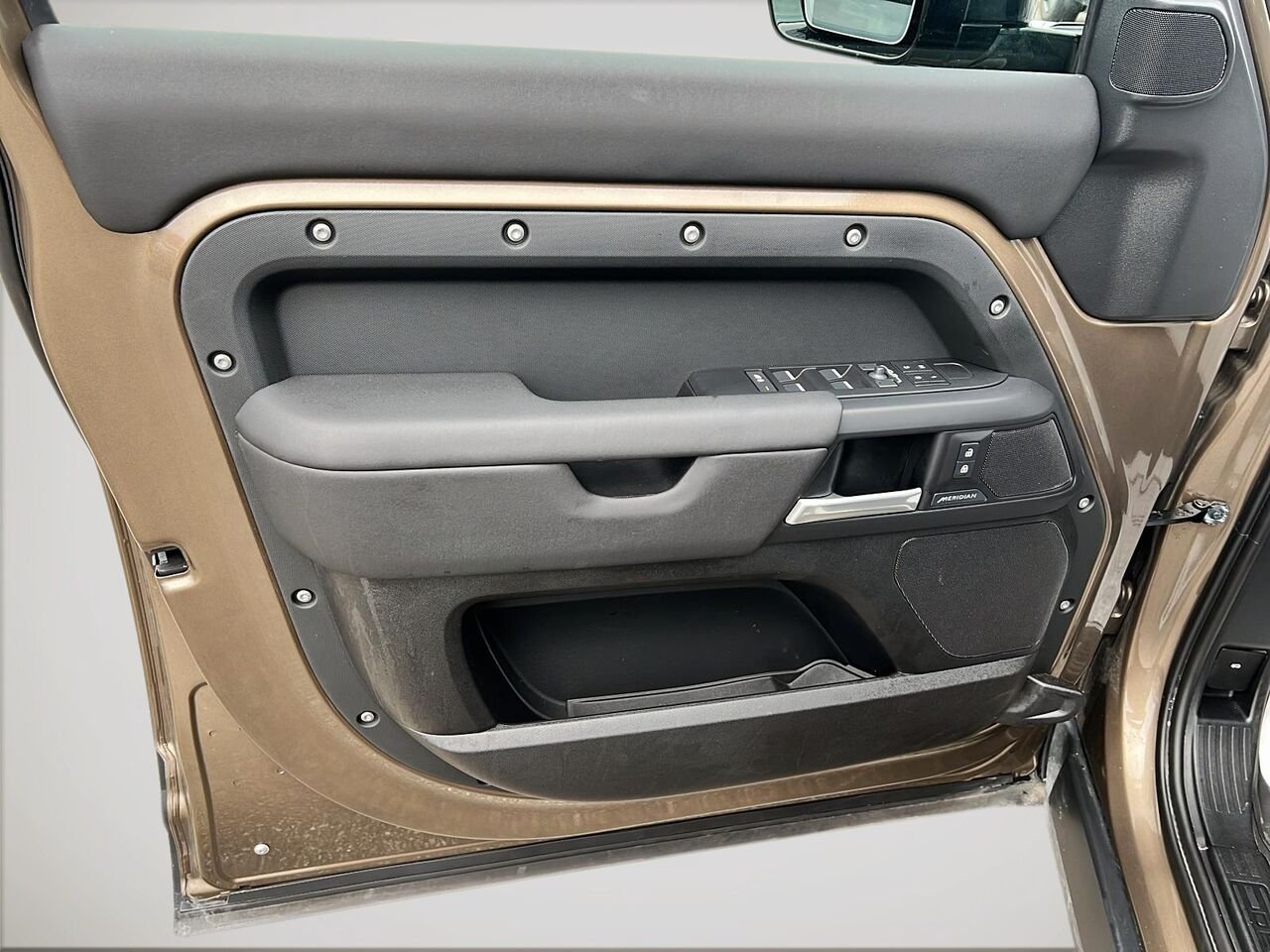Land Rover Defender 110S 2025 Beige Québec - photo #10
