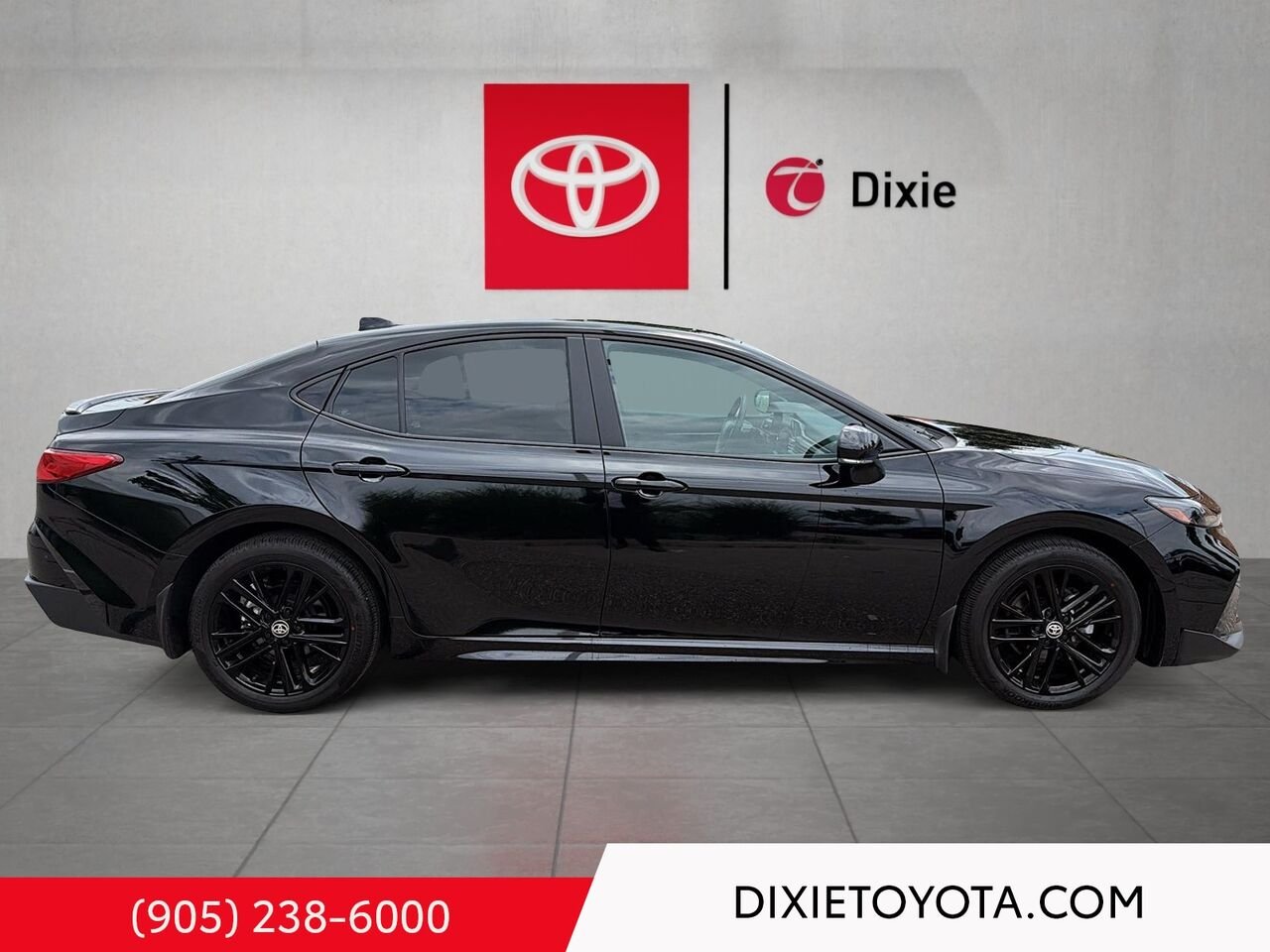 2026 Toyota Camry HYBRID SE UPGRADE AWD / CLEAN CARFAX / ALLOY WHEELS / MOONROOF / CARPLAY AND ANDROID AUTO Black Mississauga - photo #2