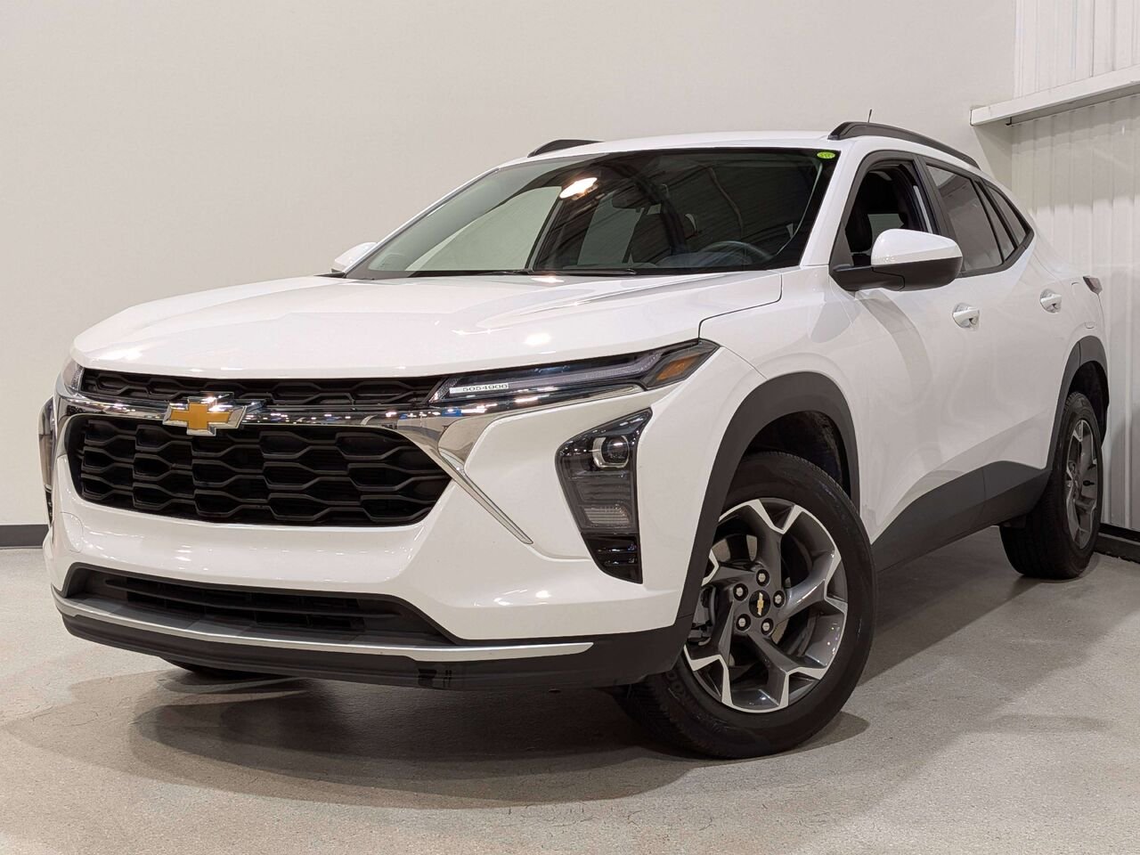 2025 Chevrolet Trax FWD 4dr LT White Val-David - photo #0