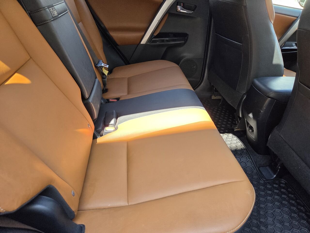 Toyota RAV4 Hybride 2017 Blanc Mont-Laurier - photo #18