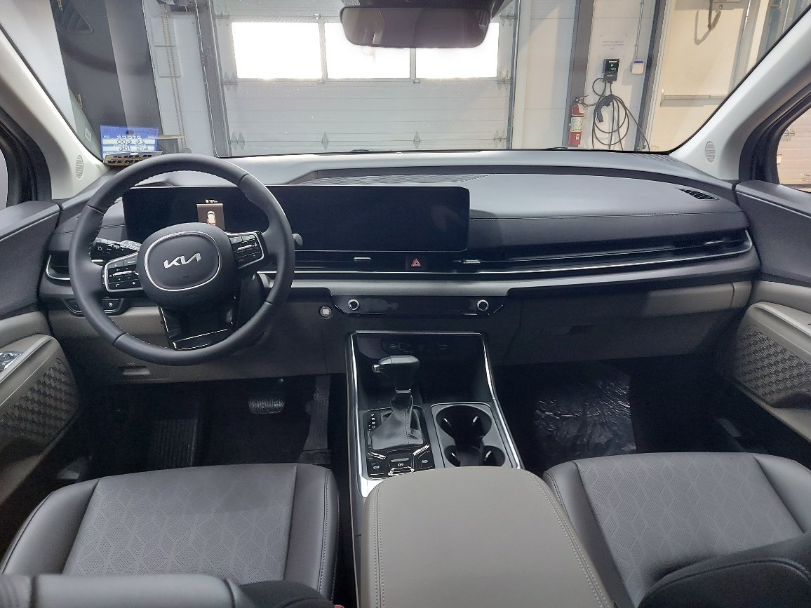 Kia Carnival 2026 Noir aurore nacré Blainville - photo #7