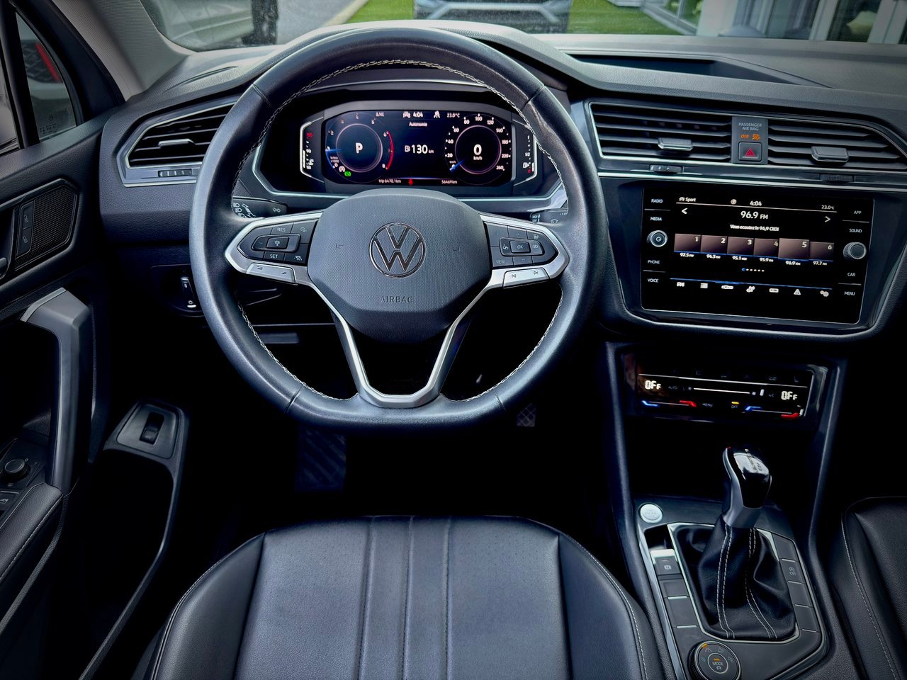 Volkswagen Tiguan 2023 Gris Notre-Dame-des-Prairies - photo #15