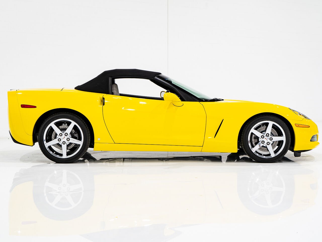 Chevrolet Corvette With only 900km (563mi) From new with window sticker 2008 Jaune Kirkland - photo #2