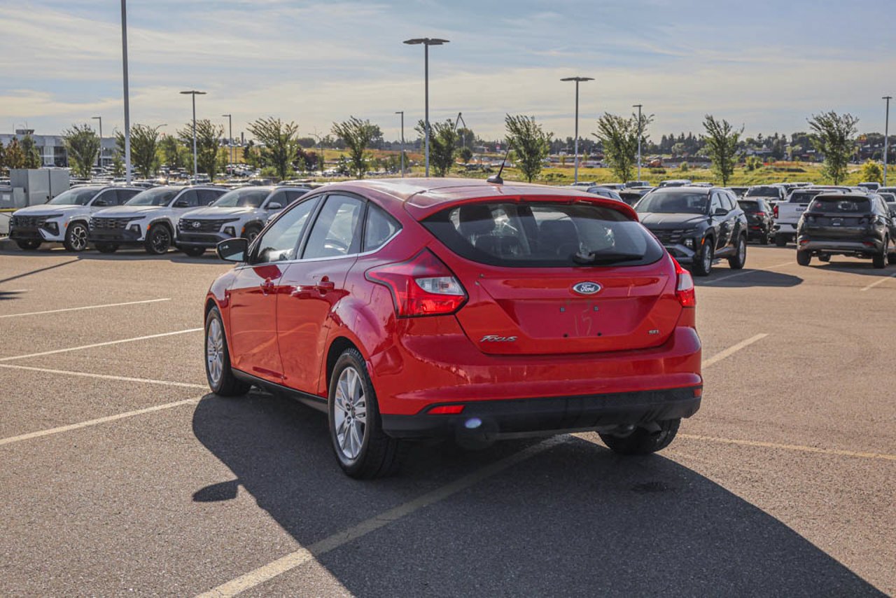 2012 Ford Focus 5dr HB SEL Red Sherwood Park - photo #5