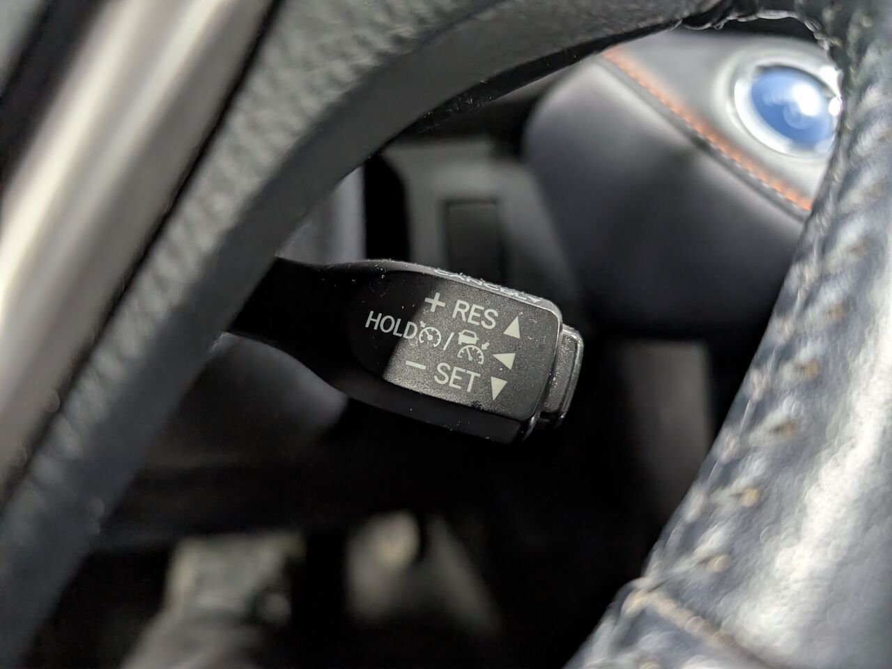 Toyota RAV4 Hybride SE/SIÈGES CHAUFFANTS/VOLANT CHAUFFANT/TOIT OUVRANT/AC/BLUETOOTH/CAMERA DE RECUL 2017 Bleu orage électrique Sherbrooke - photo #14