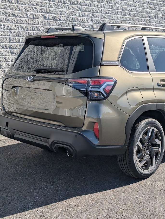 2026 SUBARU Forester LIMITED Autumn Green Metallic Saint-Hyacinthe - photo #1