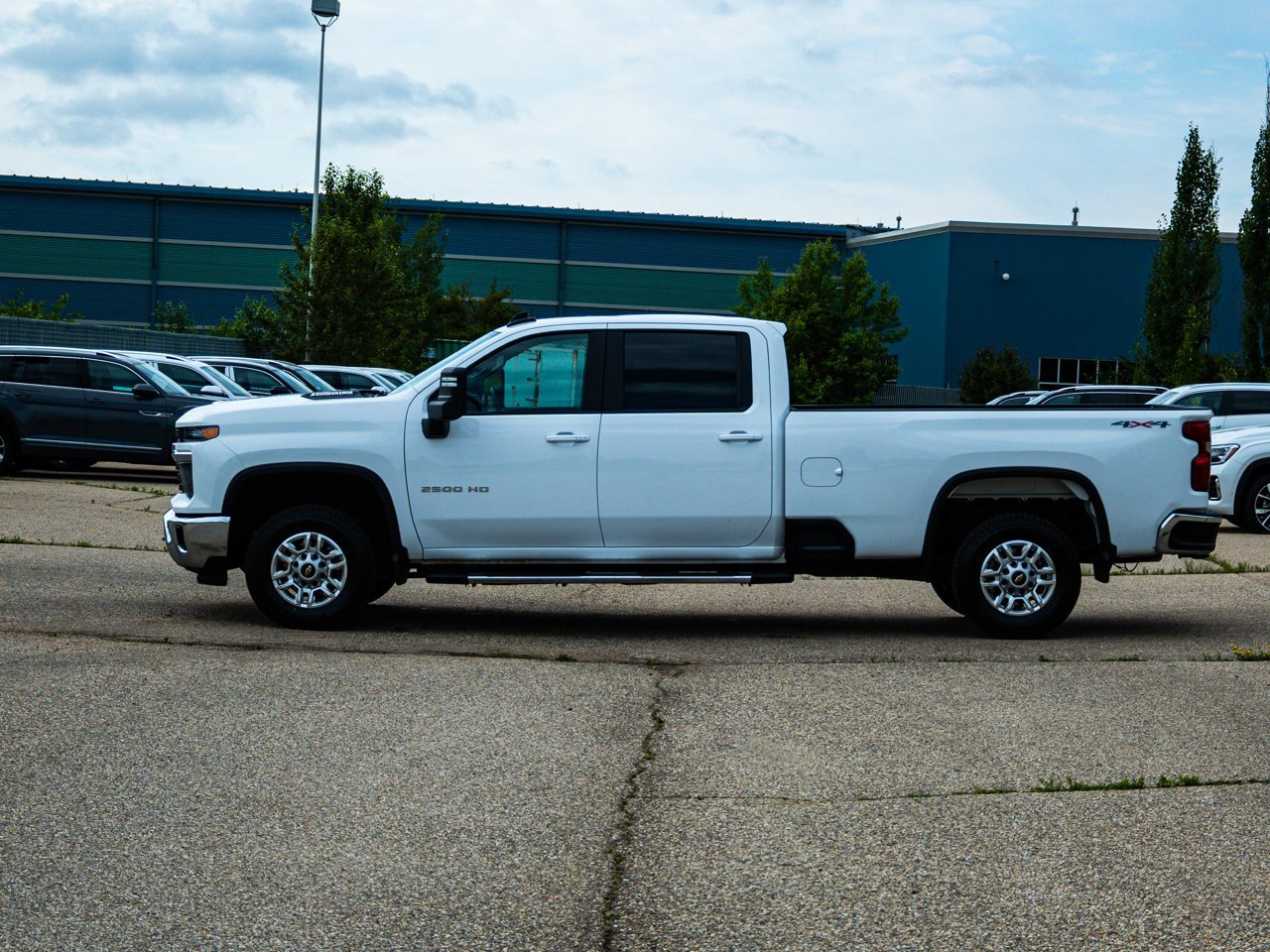 2025 Chevrolet Silverado 2500HD 4WD Crew Cab 159 LT White Sherwood Park - photo #9