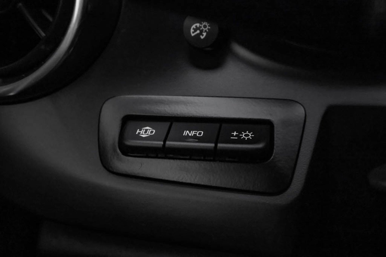 2018 Chevrolet Camaro 2dr Cpe 2LT Red Sherwood Park - photo #17