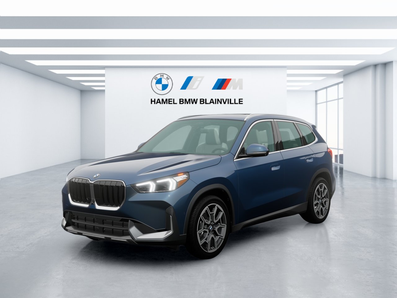 BMW X1 xDrive28i 2026 Bleu Portimao givré métallisé Blainville - photo #0