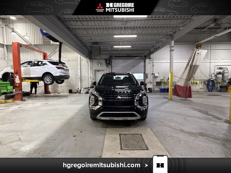 Mitsubishi Outlander MR4634 | LE Premium *AWD Mags *A partir 0.9%* Carplay 2022 Noir Laval - photo #1