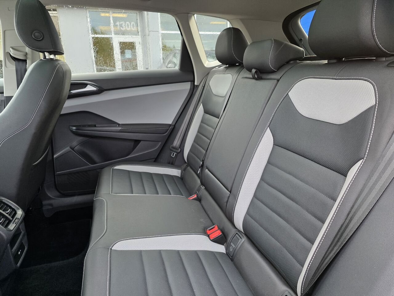 Volkswagen Taos Highline 4Motion 2024 Gris Mont-Laurier - photo #15