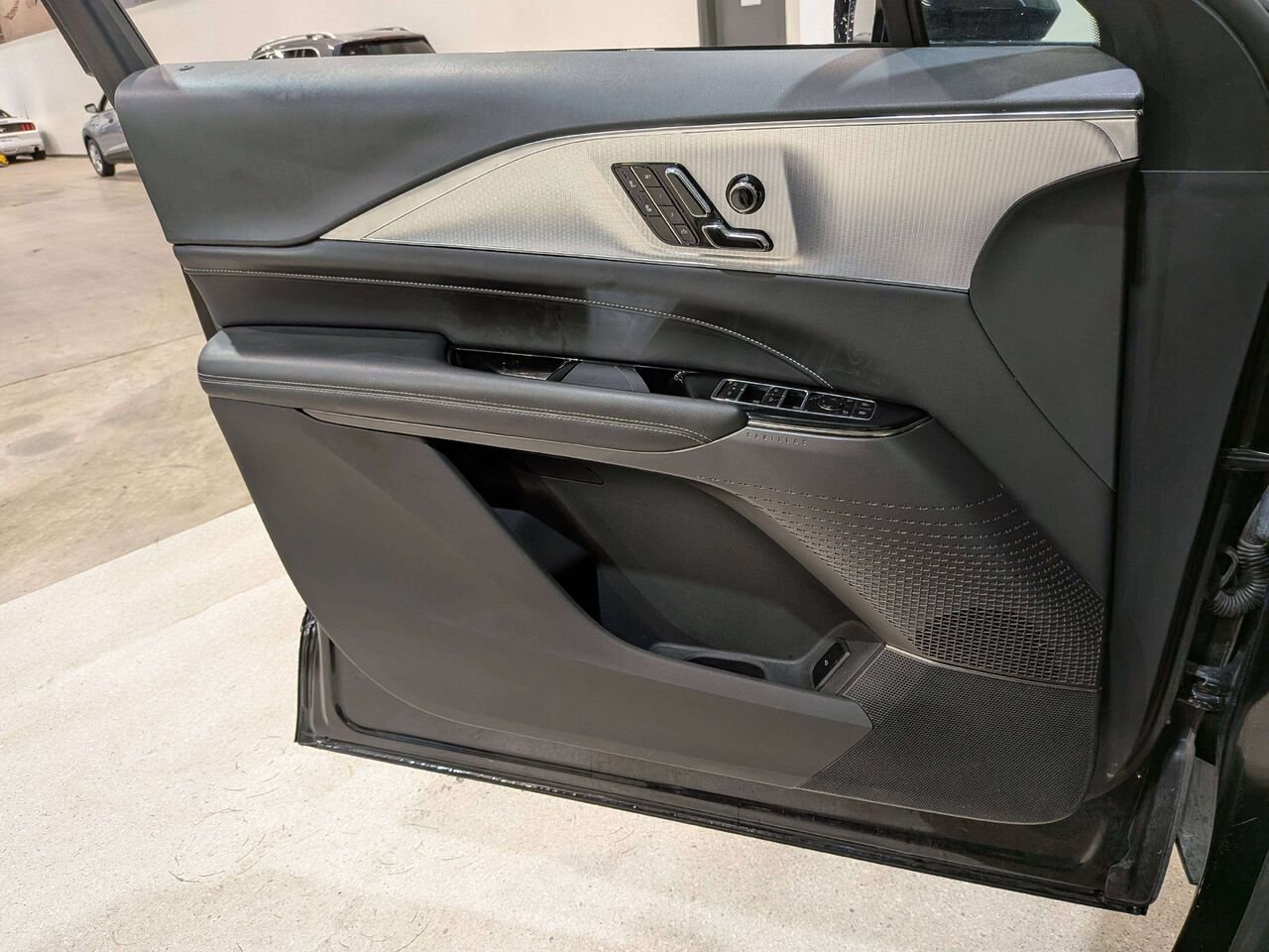 Cadillac LYRIQ 4dr Tech w/1SA 2024 Noir Val-David - photo #32