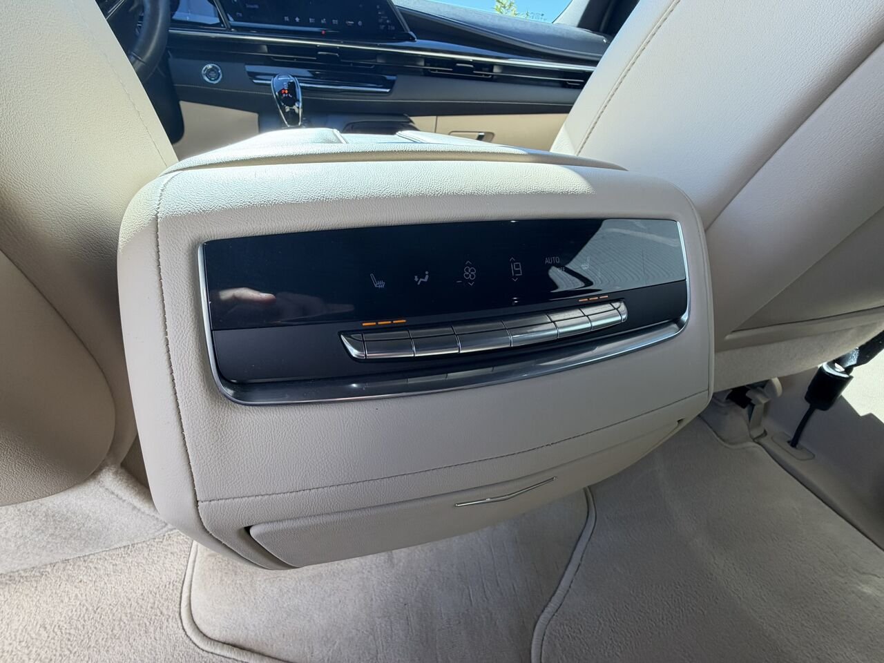 2023 Cadillac Escalade PREMIUM LUXURY AWD FINANCEMENT À PARTIR 3.99% White Laval - photo #12