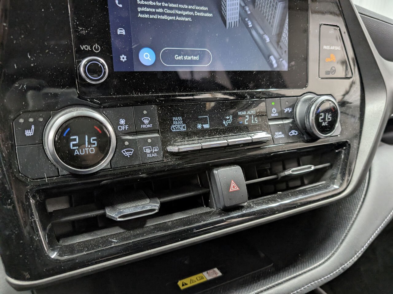 Toyota Highlander XLE/AWD/SIÈGES CHAUFFANTS/VOLANT CHAUFFANT/TOIT OUVRANT/BLUETOOTH/AC BIZONE 2023 Frisson glacé nacré Sherbrooke - photo #18