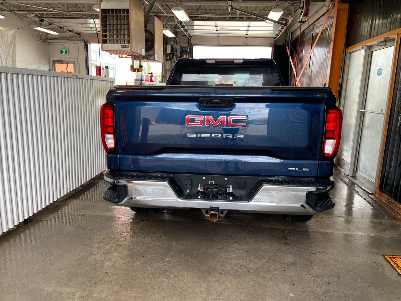 GMC Sierra 1500 SLE CREW 4X4 *NAV* SIÈGES CHAUFF BEDLINER CARPLAY 2023 Bleu Saint-Jérôme - photo #5