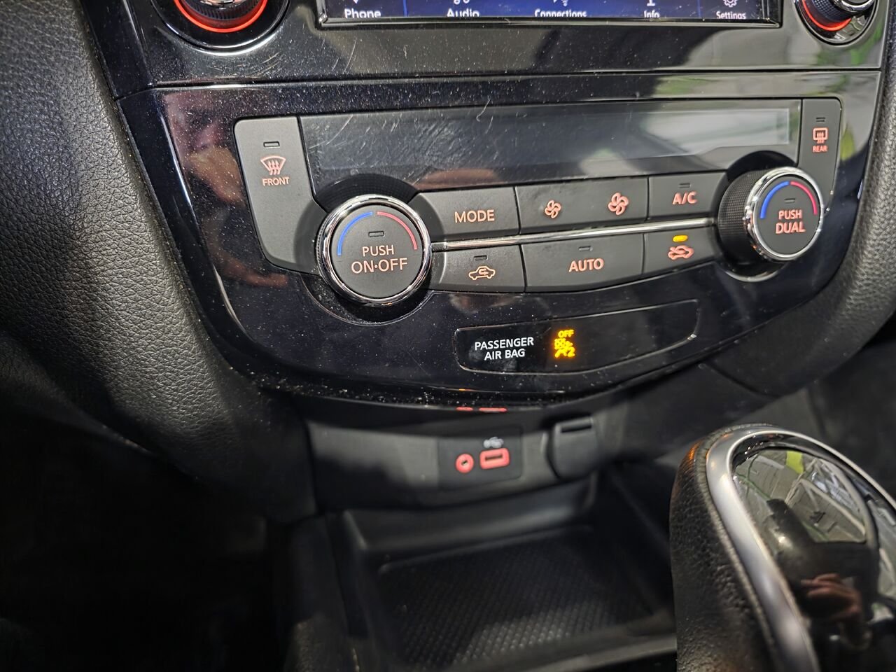 2019 Nissan Qashqai White  - photo #18