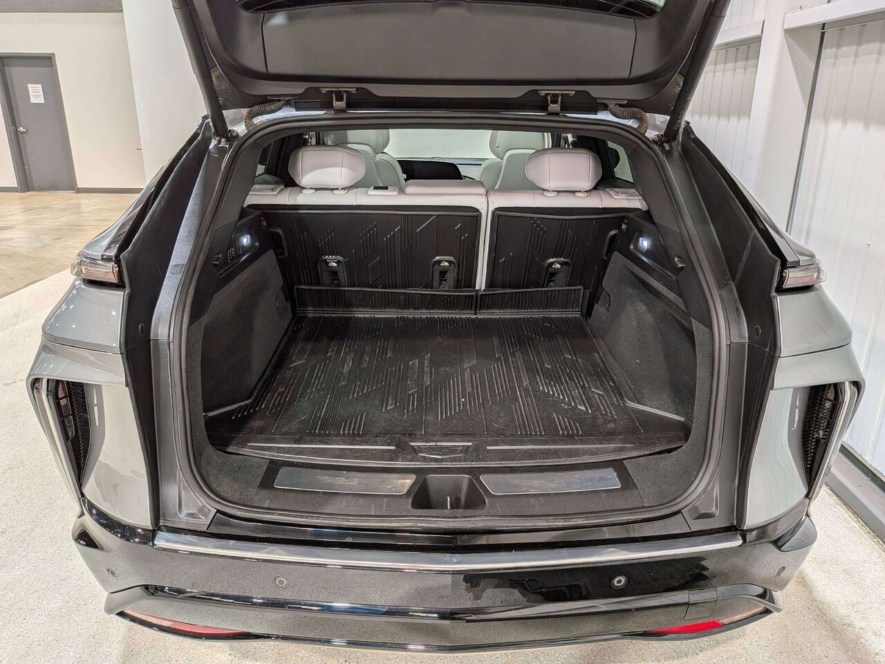 2024 Cadillac LYRIQ 4dr Luxury w/1SD Grey Val-David - photo #8