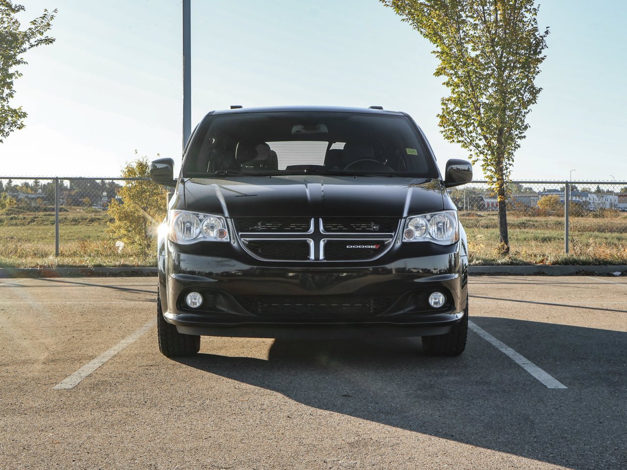2020 Dodge Grand Caravan Premium Plus 2WD Black Sherwood Park - photo #2