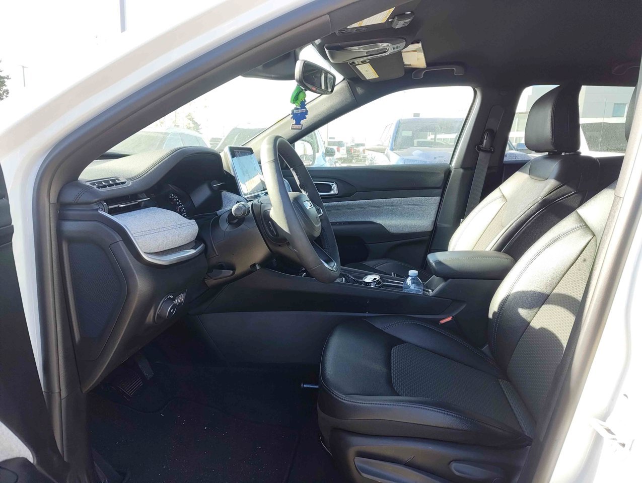 2026 Jeep Compass North 4x4 White Sherwood Park - photo #7