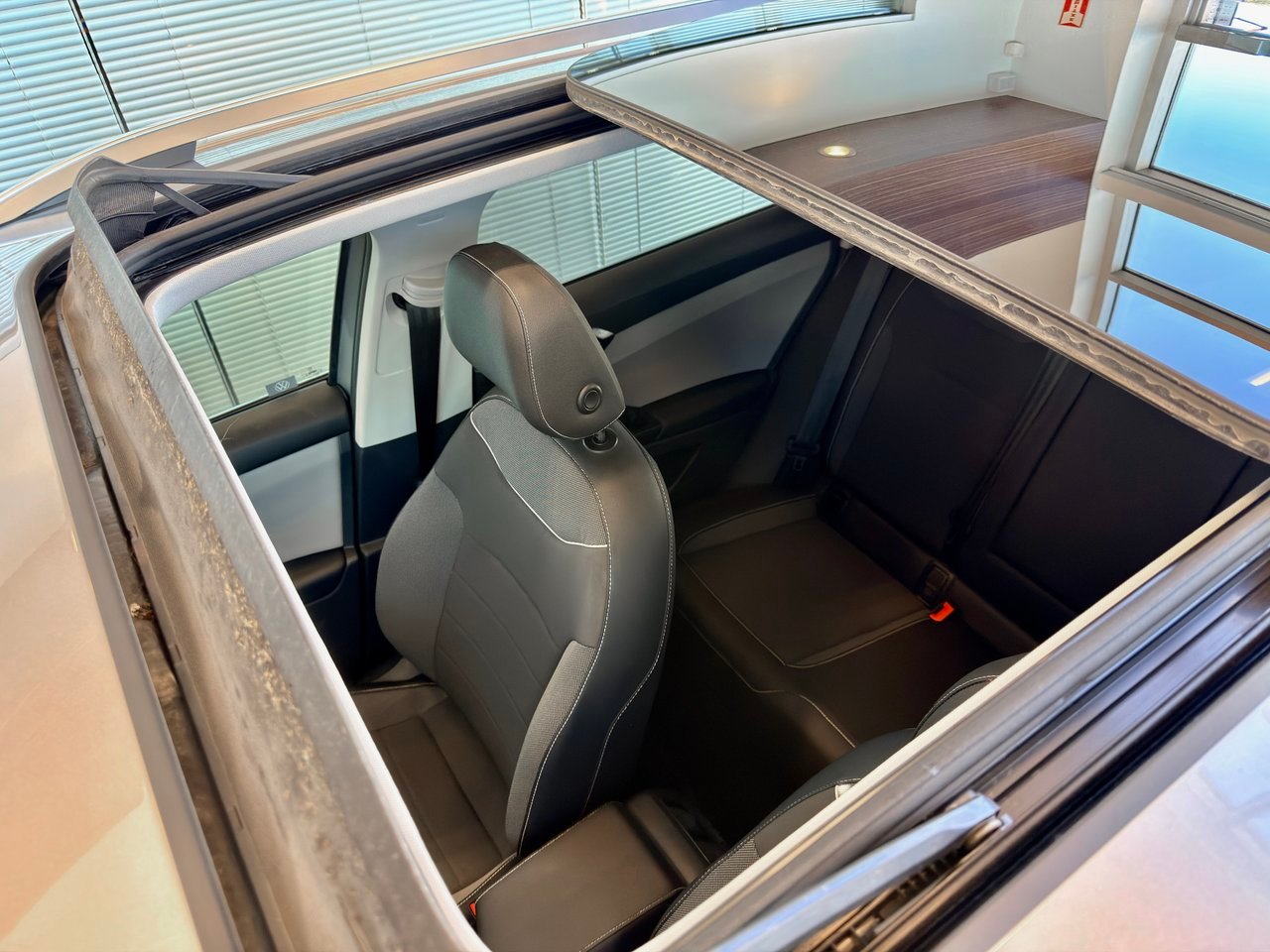 2023 Volkswagen Taos Blue Notre-Dame-des-Prairies - photo #14