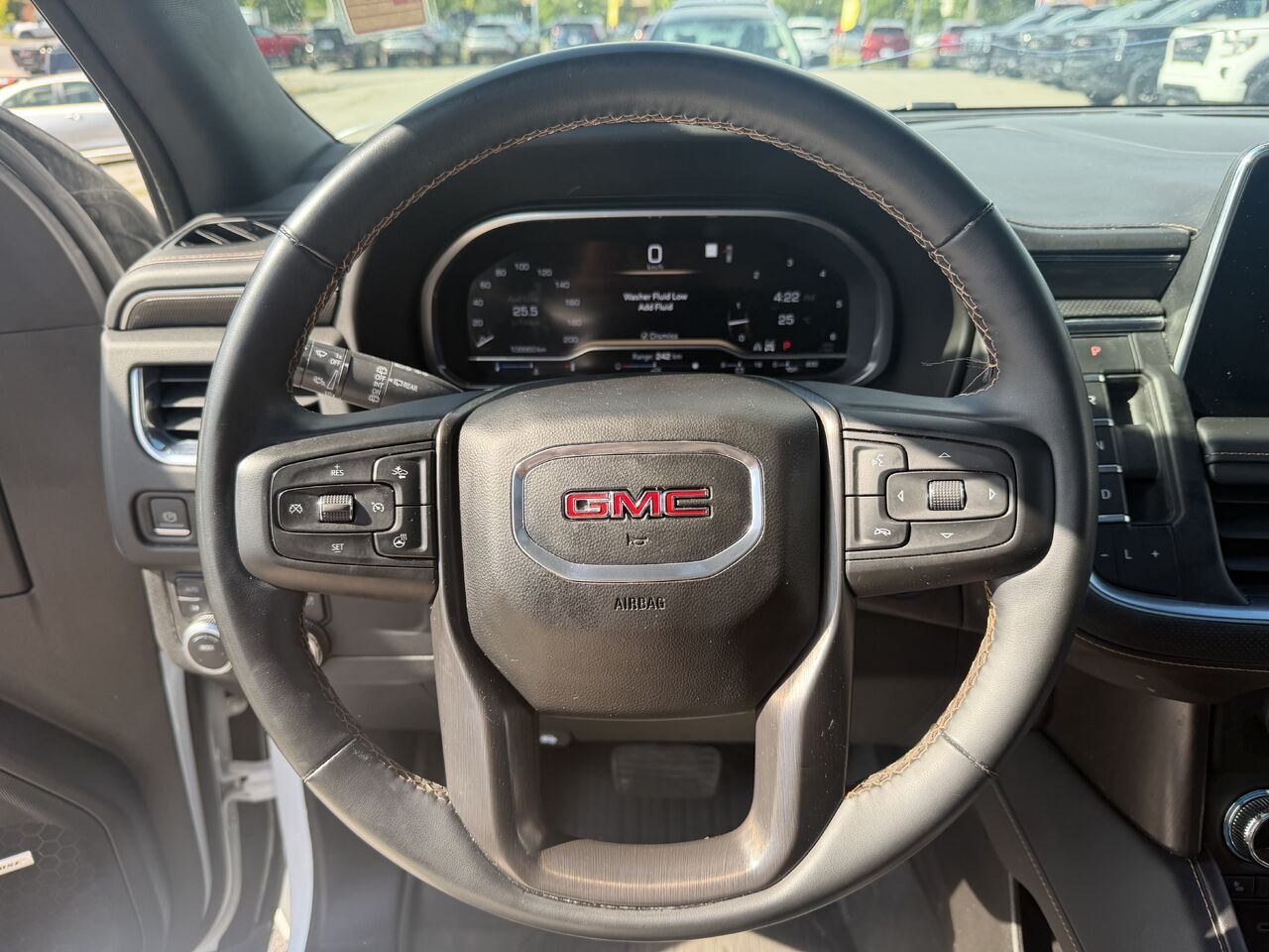 2023 GMC YUKON AT4 AT4 4 portes 4RM White Gatineau - photo #2
