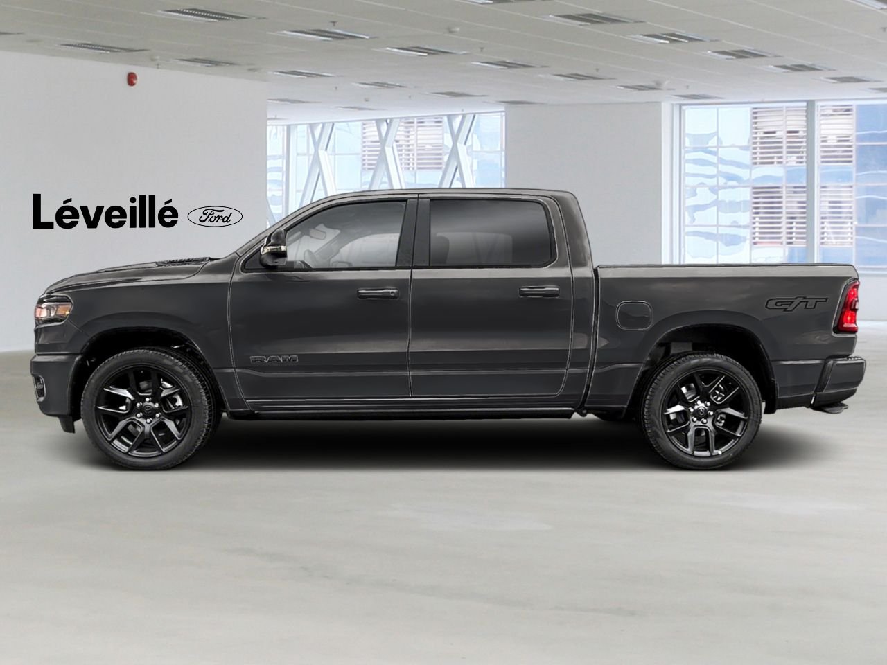 2026 RAM 1500 261630 | Sport cabine d'équipe 4x4 caisse de 5 pi 7 po Diamond Black Crystal Pearl Gatineau - photo #1