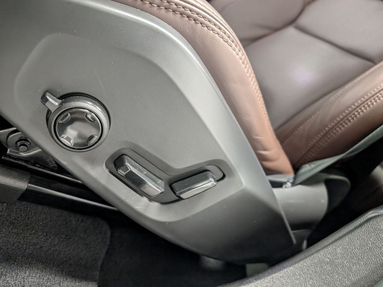 VOLVO XC60 Ultimate Bright Theme AWD Toit Pano Sièges Chauffants 2023 Gris Sherbrooke - photo #10