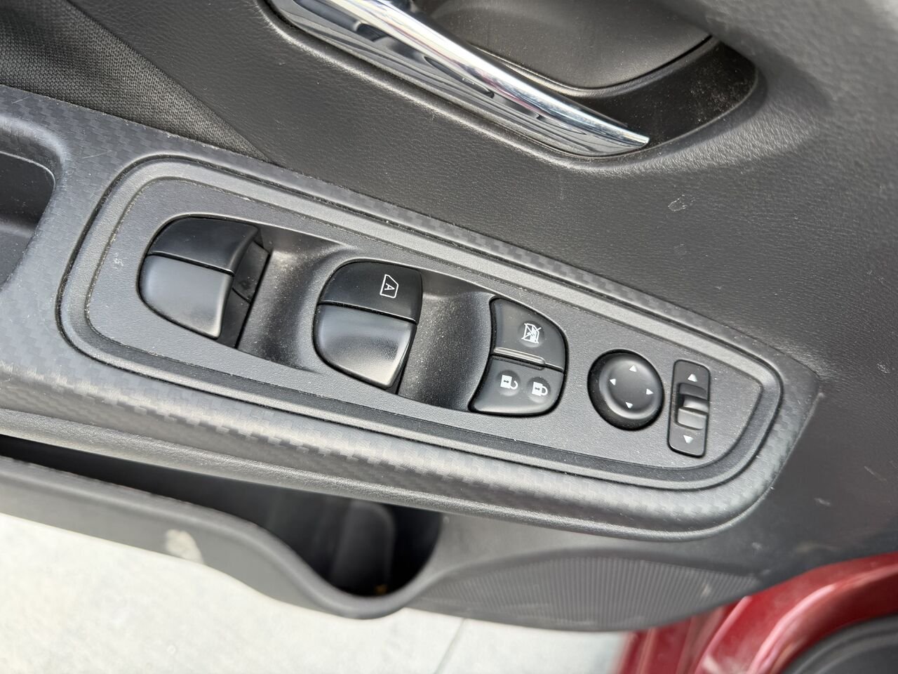 2021 Nissan Versa Red Châteauguay - photo #14