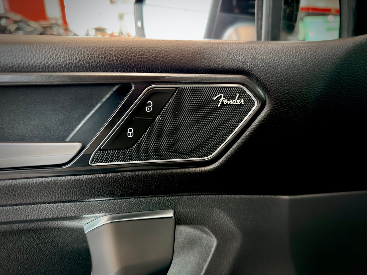 2018 Volkswagen Tiguan Black Notre-Dame-des-Prairies - photo #31