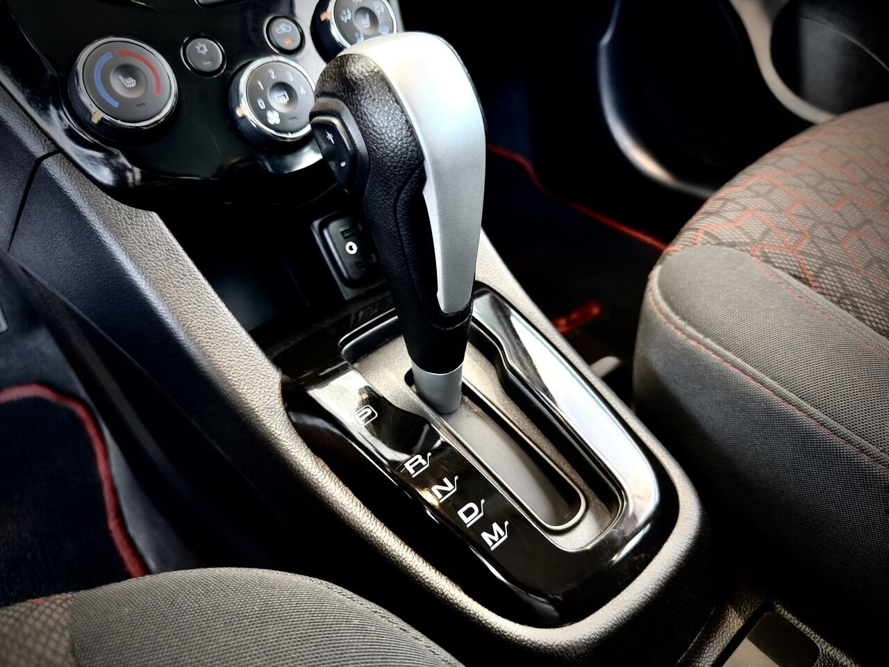 2017 Chevrolet Sonic Orange Notre-Dame-des-Prairies - photo #21