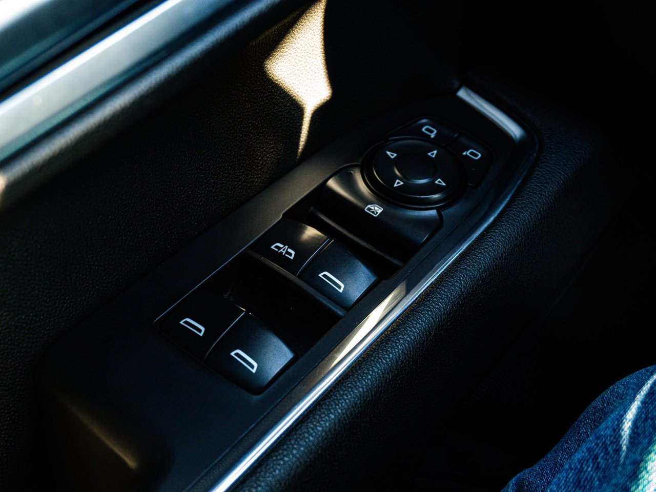 2025 Chevrolet Silverado 1500 4WD Crew Cab 147 LT Grey Sherwood Park - photo #19