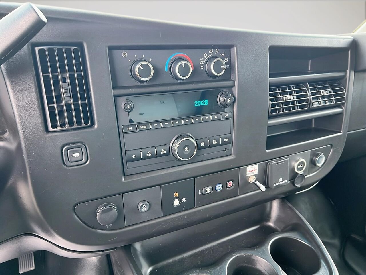 GMC Fourgonnette commerciale Savana 2023 Blanc Québec - photo #35