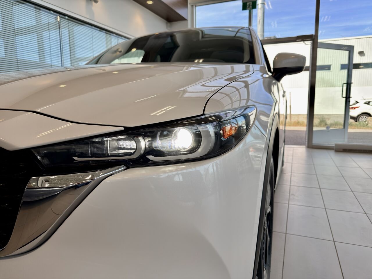 2022 Mazda CX-5 White Notre-Dame-des-Prairies - photo #3