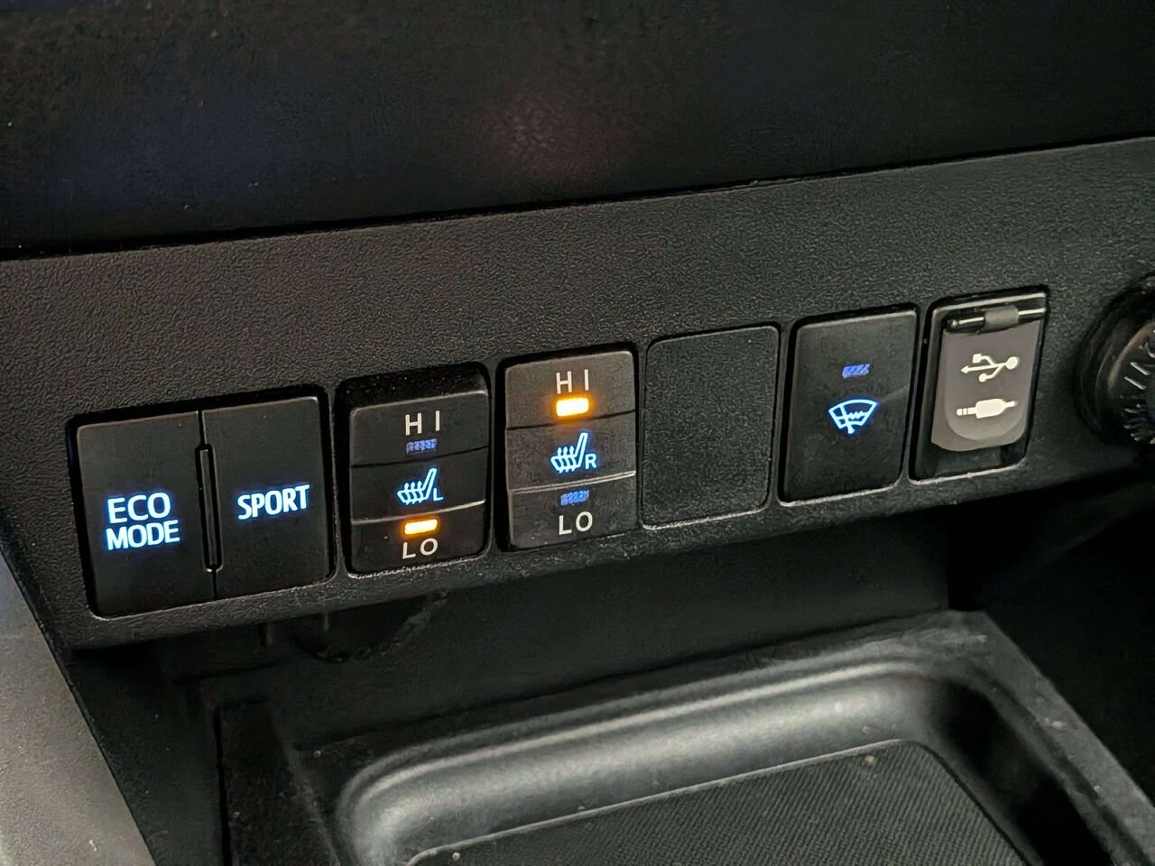 2018 Toyota RAV4 FWD LE Grey Val-David - photo #24