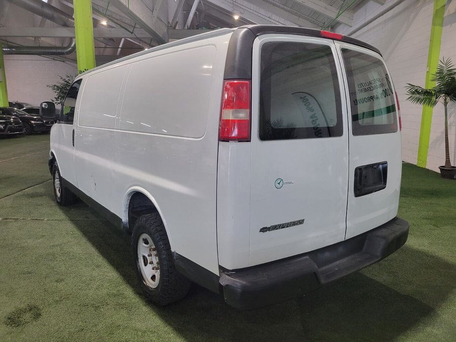 2007 Chevrolet Express Cargo Van 2007 White