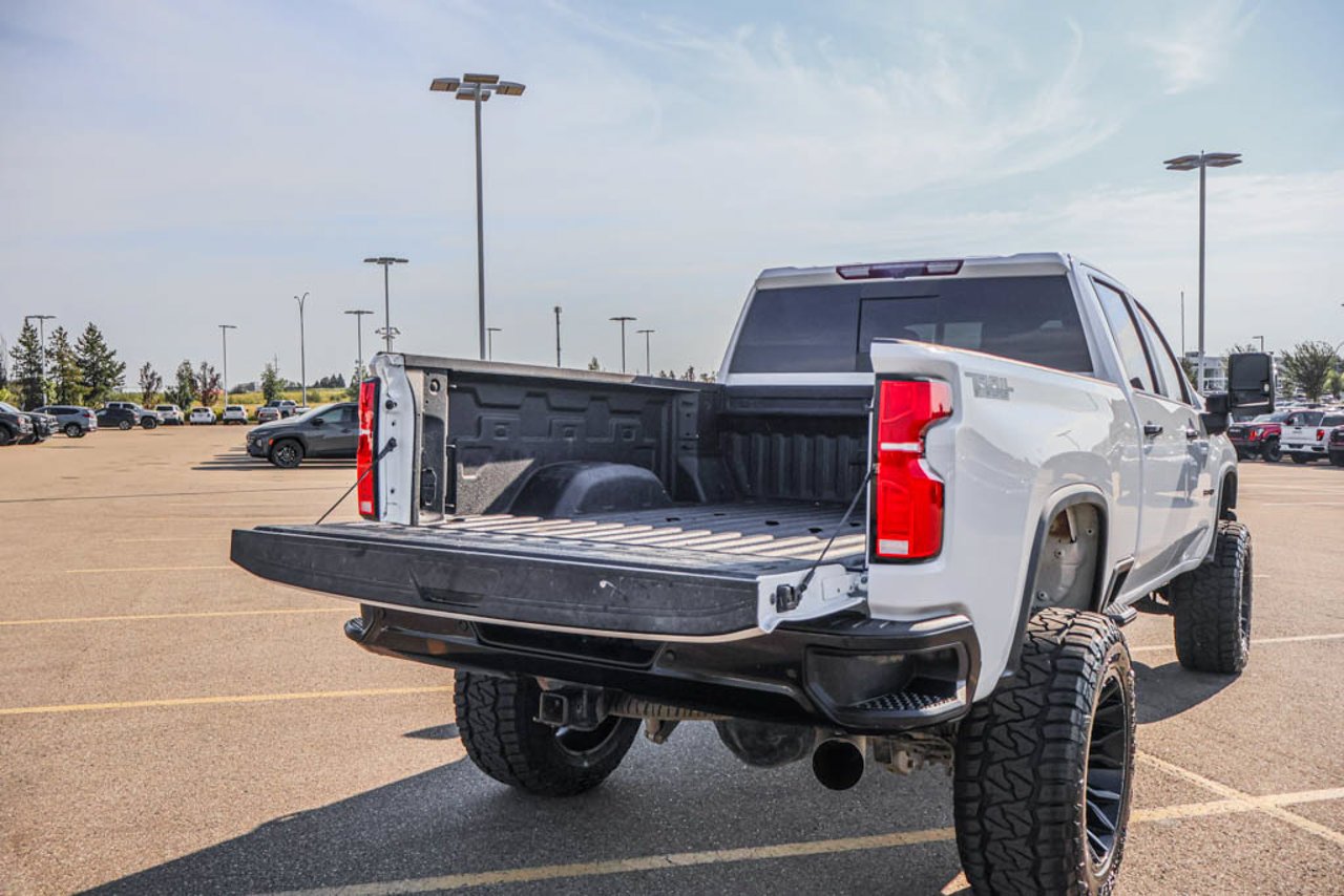 2026 Chevrolet Silverado 3500HD 4WD Crew Cab 159 LT White Sherwood Park - photo #7