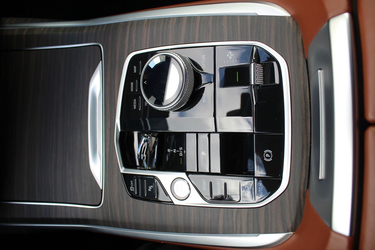 2023 BMW X7 VIN: 5UX33EM04P9P94906 White Sainte-Rose - photo #17