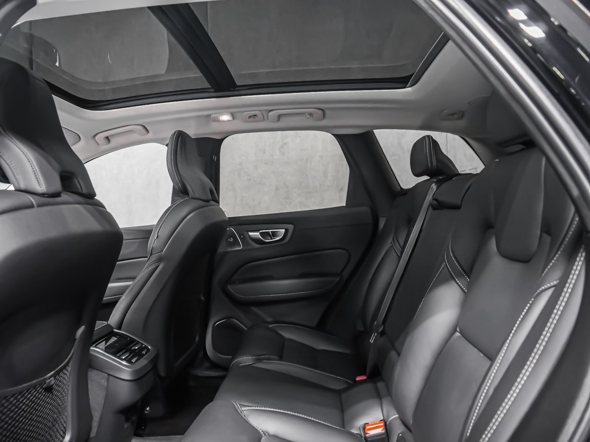 Volvo XC60 ULTIMATE BRIGHT THEME 2023 Noir Montréal - photo #12