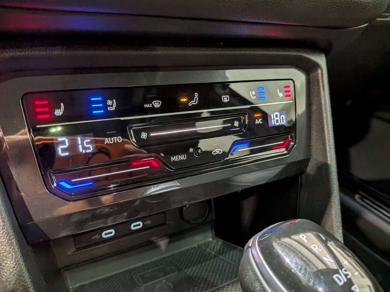 2022 Volkswagen Tiguan Highline R-Line 4MOTION Black Mirabel - photo #28