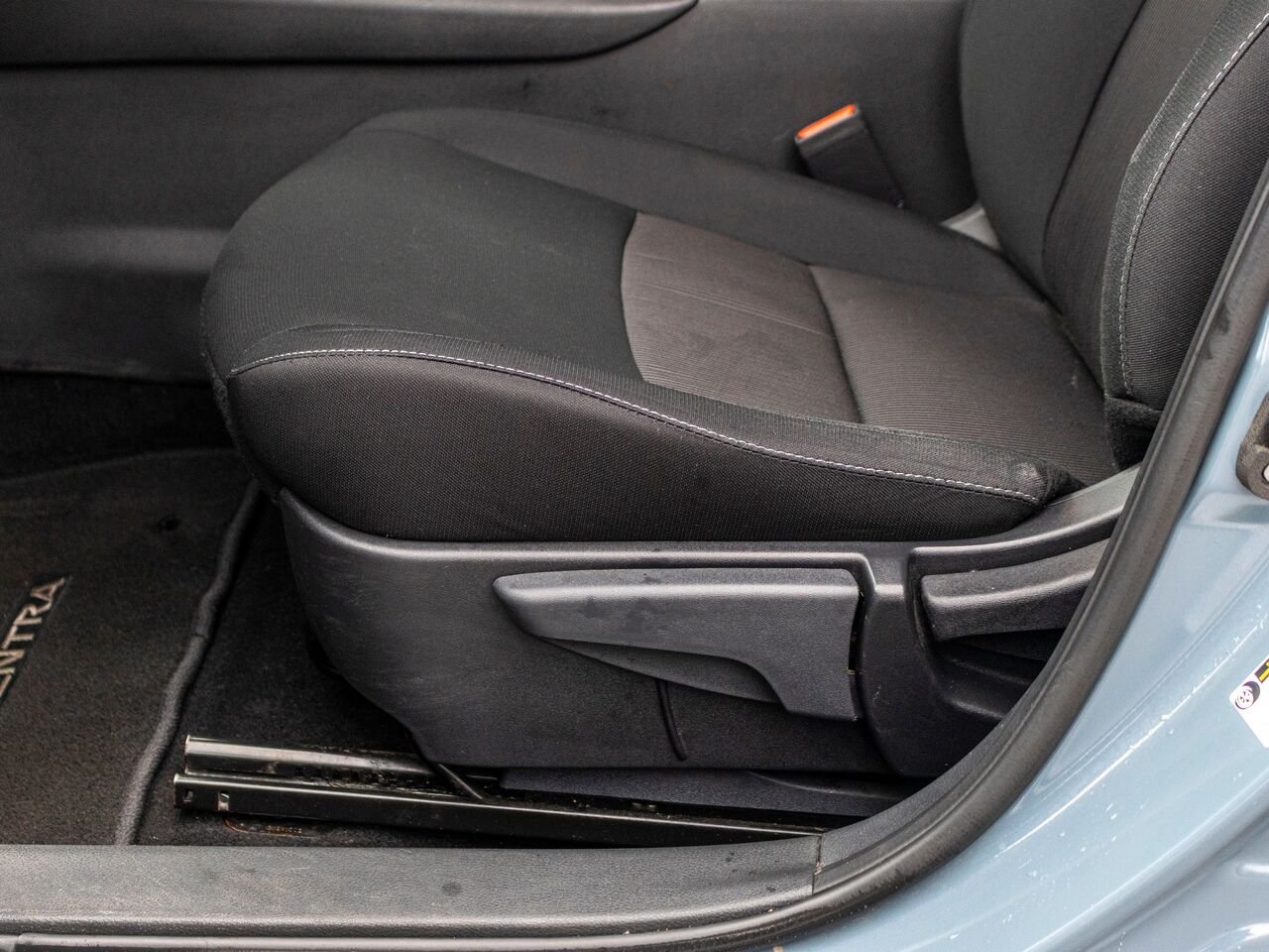 2025 Nissan Sentra SV FWD Grey Châteauguay - photo #25