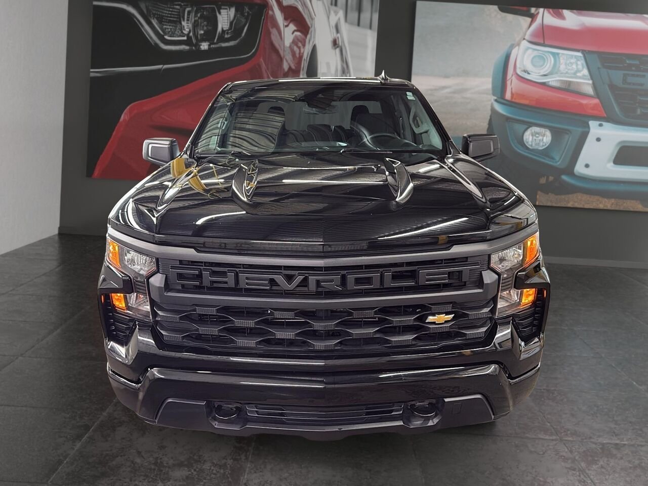 Chevrolet Silverado 1500 Custom cabine multiplace 4RM 147 po 2022 Noir Saint-Hyacinthe - photo #1