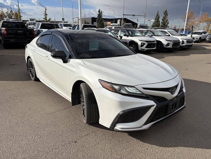 2021 Toyota Camry XSE 2.5L | Sunroof Wind Chill w/Black Roof
