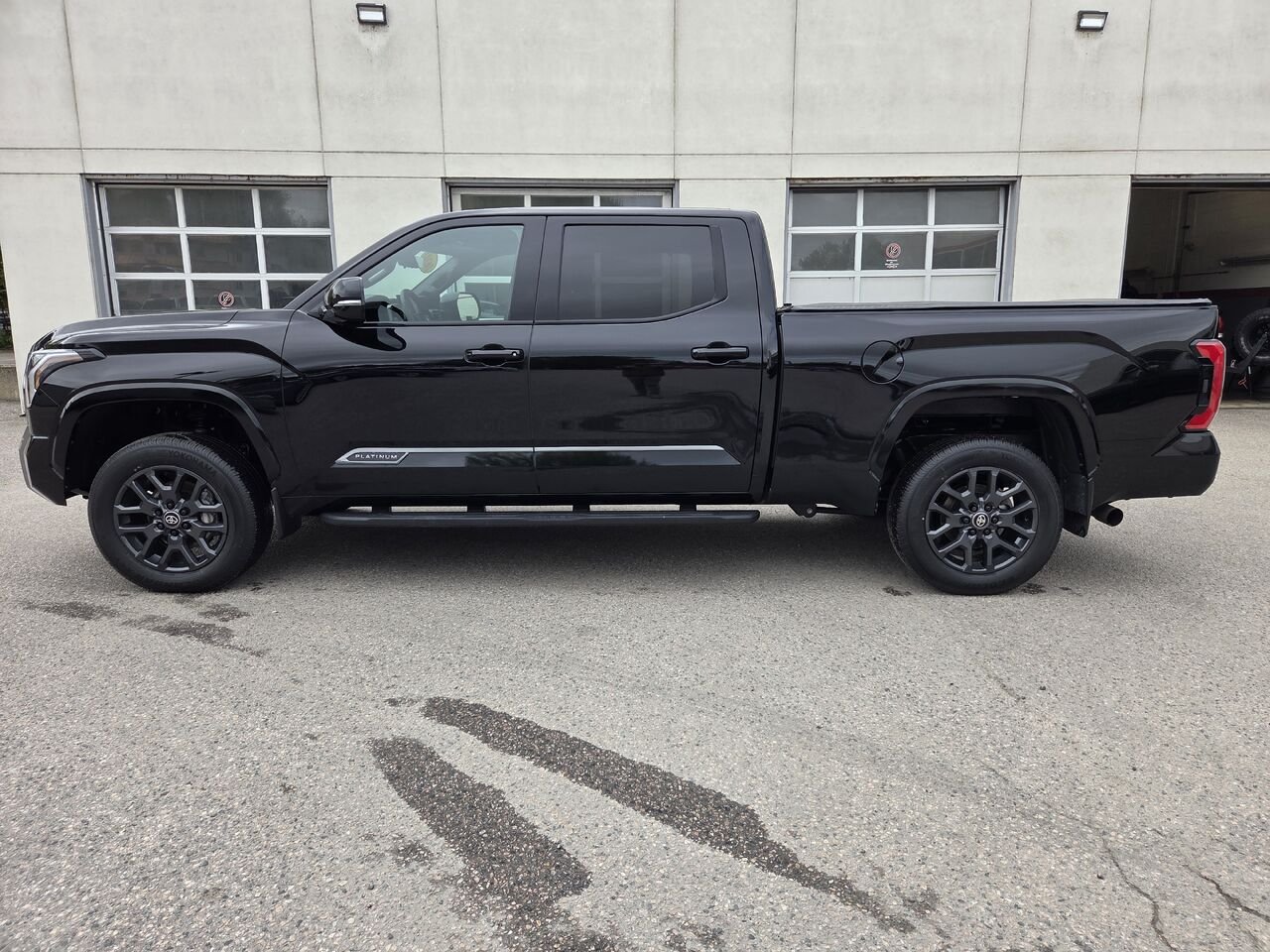Toyota TUNDRA PLATINUM 2026 Noir Mont-Laurier - photo #7