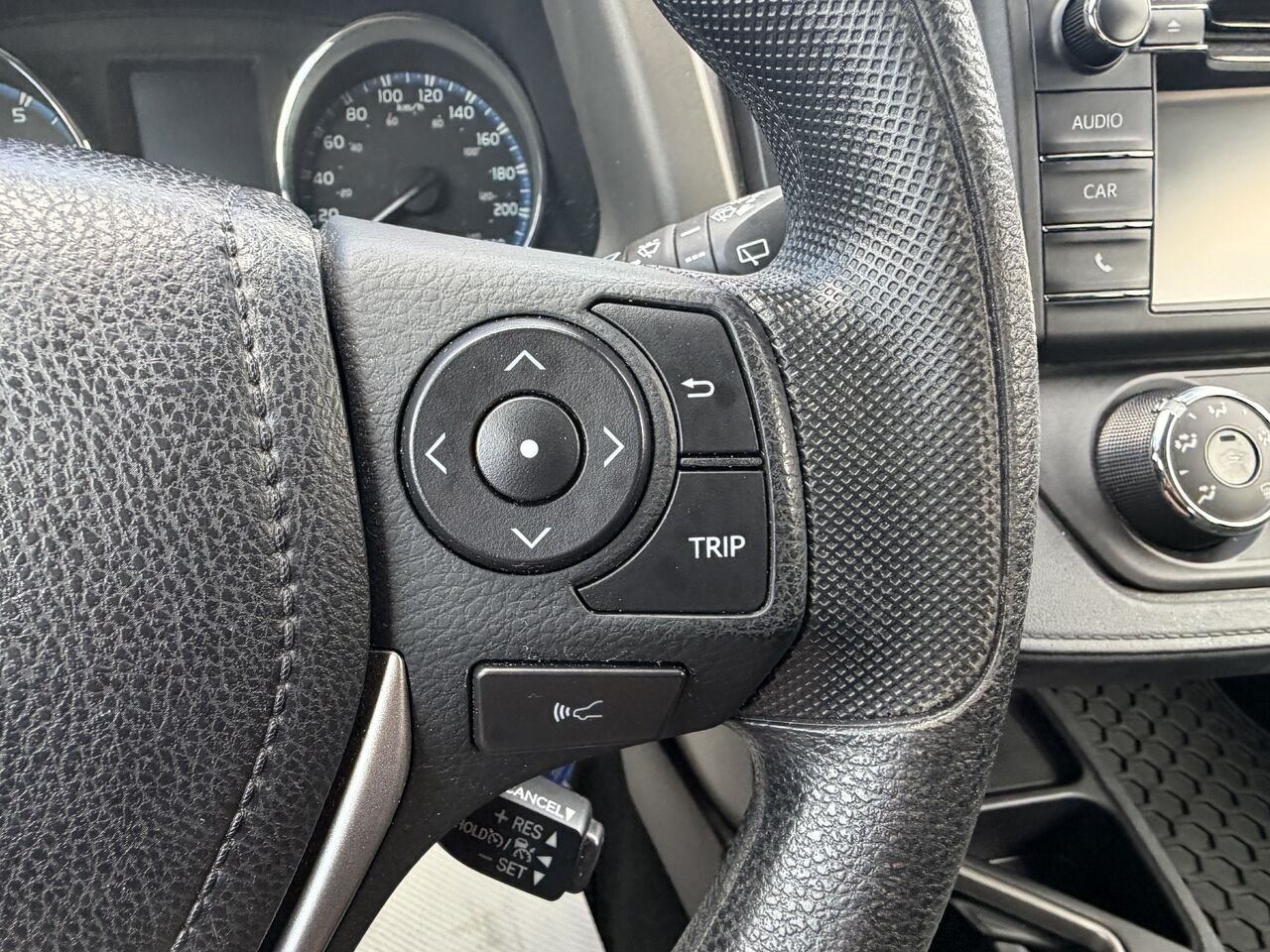 2018 Toyota RAV4 White Ste-Marie - photo #15