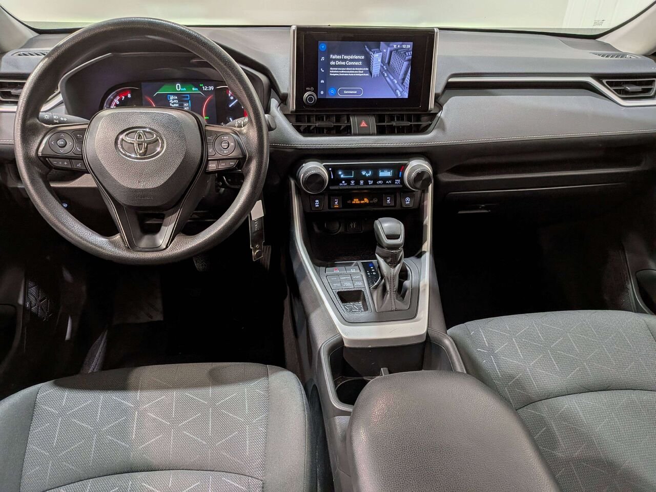 Toyota RAV4 LE AWD 2024 Noir Val-David - photo #27