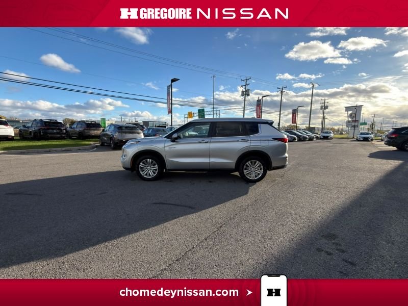 2024 Mitsubishi Outlander White Laval - photo #5