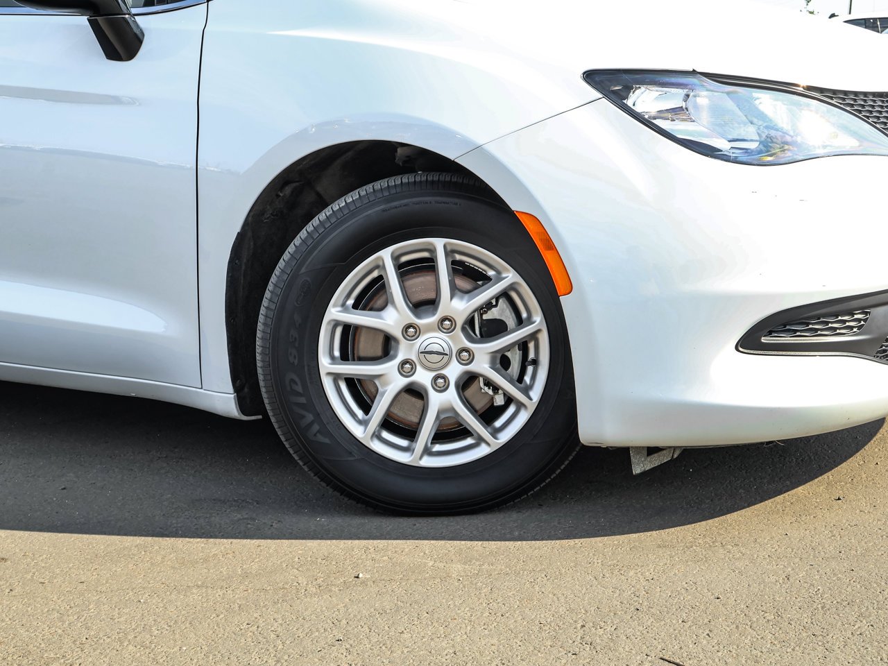 2024 Chrysler Grand Caravan SXT 2WD White Sherwood Park - photo #10