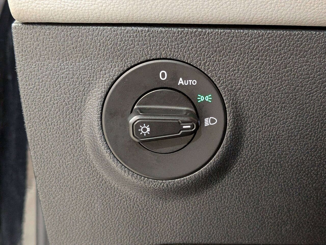 2024 Volkswagen Taos Comfortline 4MOTION Black Mirabel - photo #30