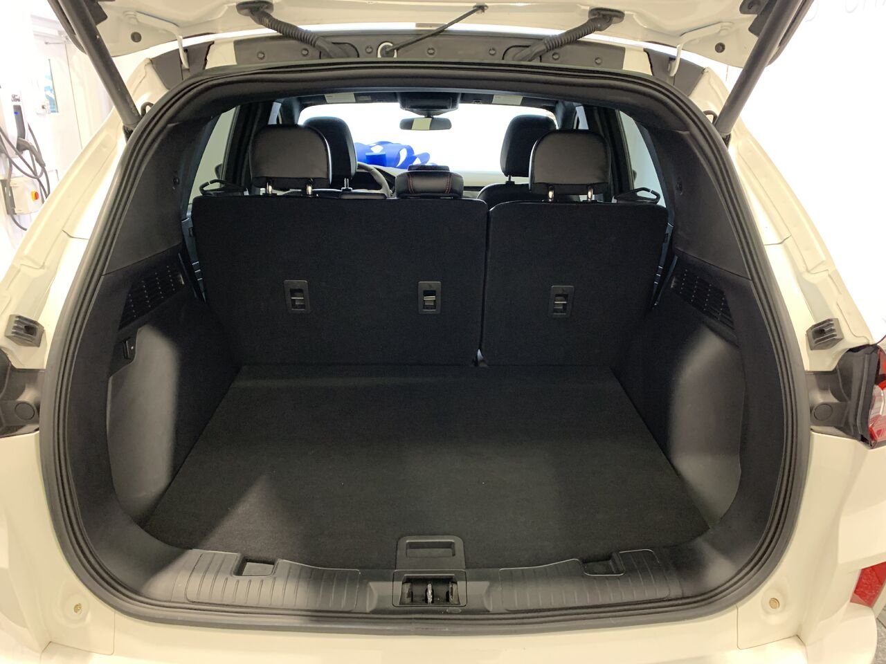 2024 Ford Escape ST-LINE AWD ST-Line Select TI White Châteauguay - photo #8